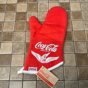 NWT Coca Cola Oven Mitt